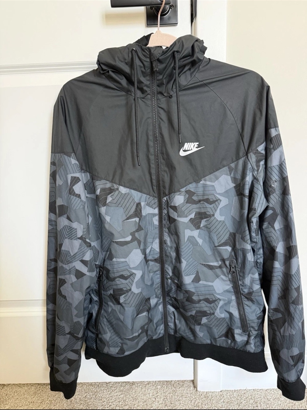 Nike Men’s Windbreaker Hooded Camo Jacket Size Medium Full Zip